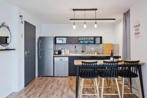 BreezHouse Sansa Urban Residence
